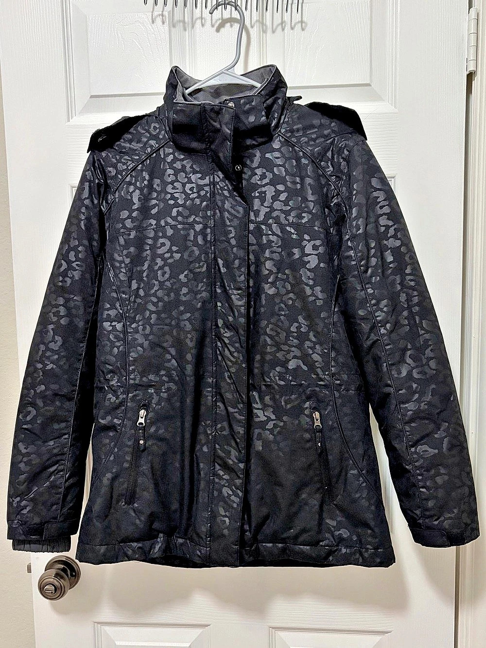 Below Zero by Rothschild Women’s Leopard Print Double Layer Winter Jacket Size S